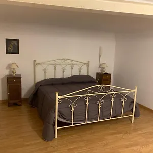 https://la-casa-di-stefania-2-centro-storico.lecce-hotels.com